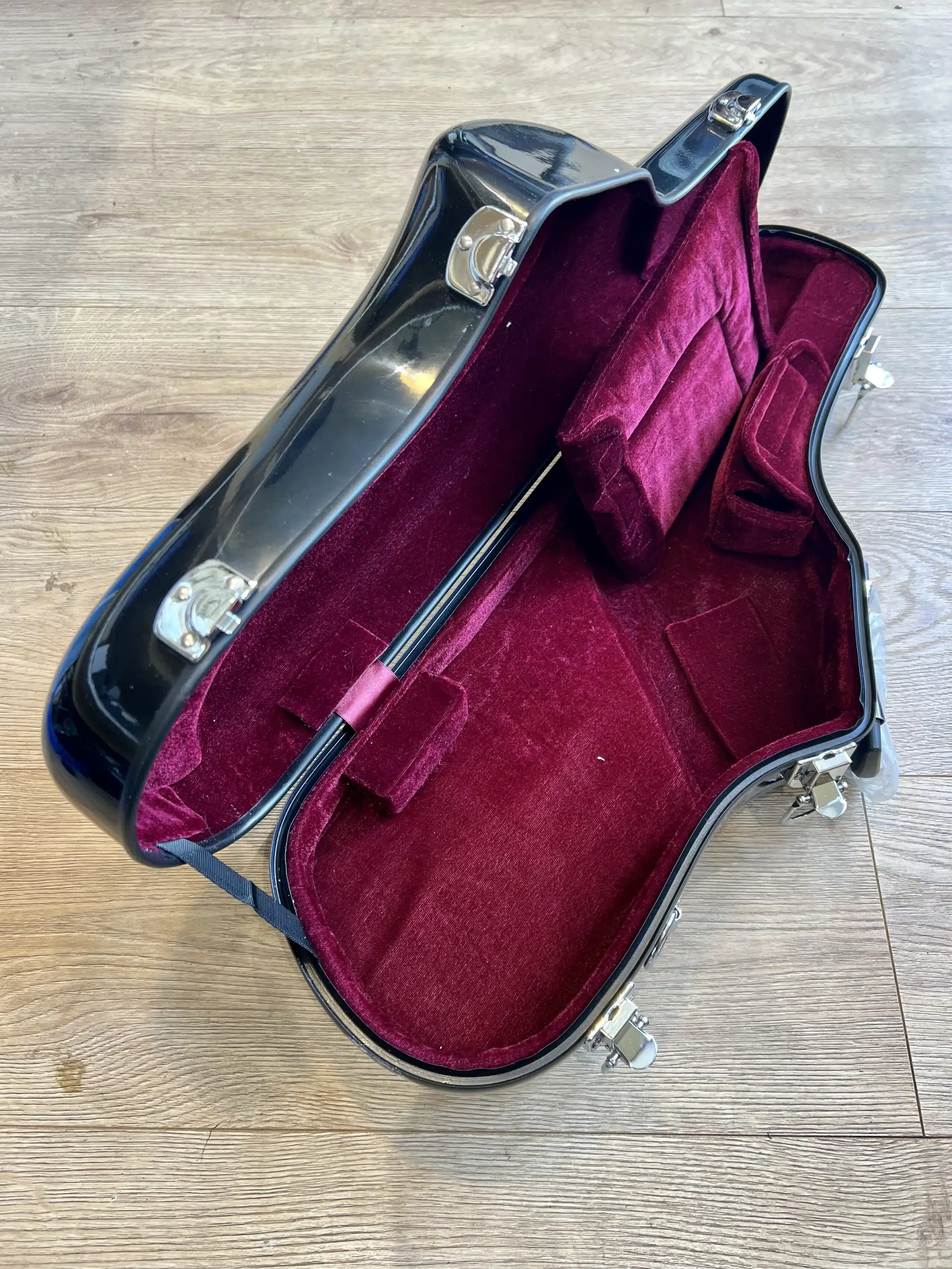 Eastman Fibreglass Alto Saxophone Case - Image 5